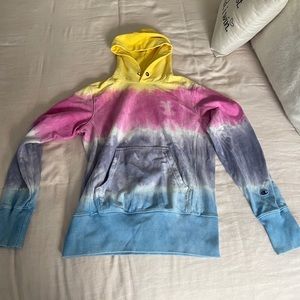 Super comfy sweater and the colors are so pretty!